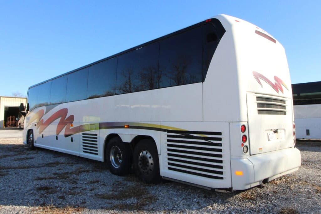 2011 MCI J4500 Coach - Image 4