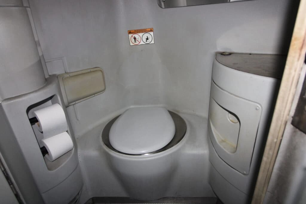 2011 MCI J4500 Coach - Image 16