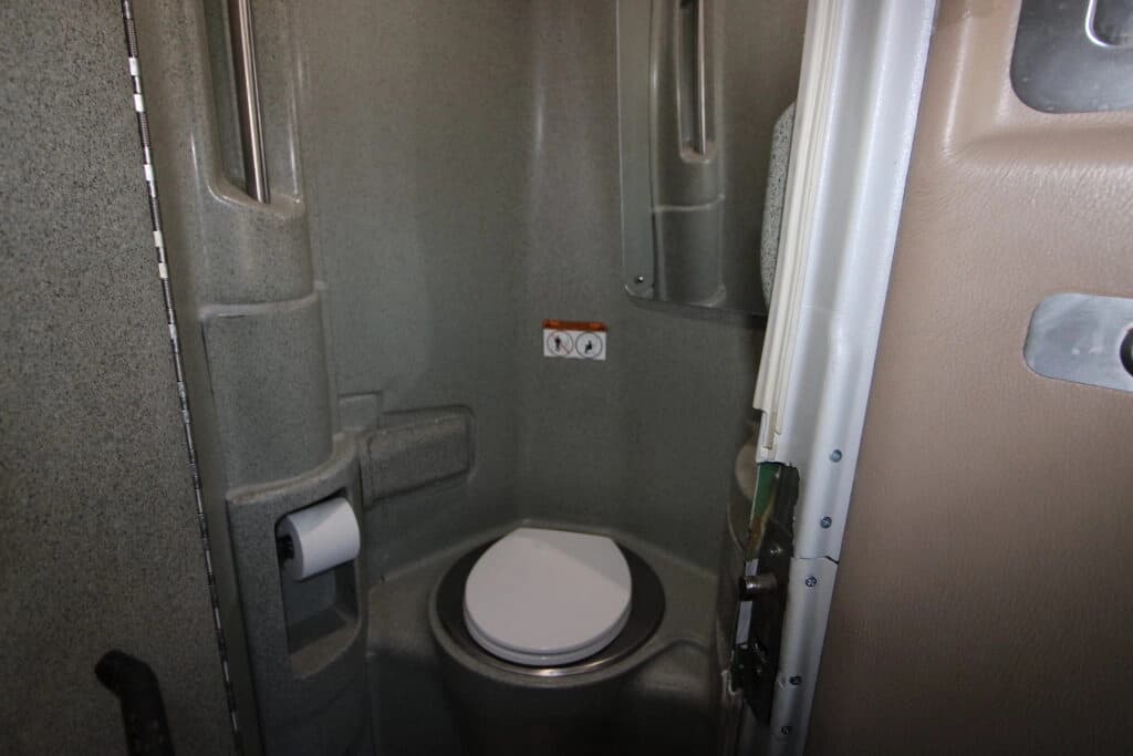 2013 MCI J4500 – VIP Coach - Image 14