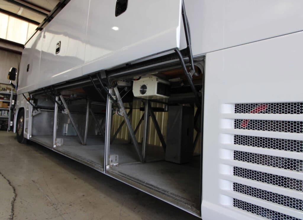 2013 MCI J4500 – VIP Coach - Image 5