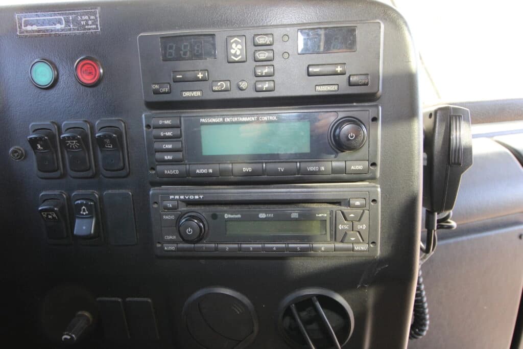 2013 Prevost X345 Coach - Image 12
