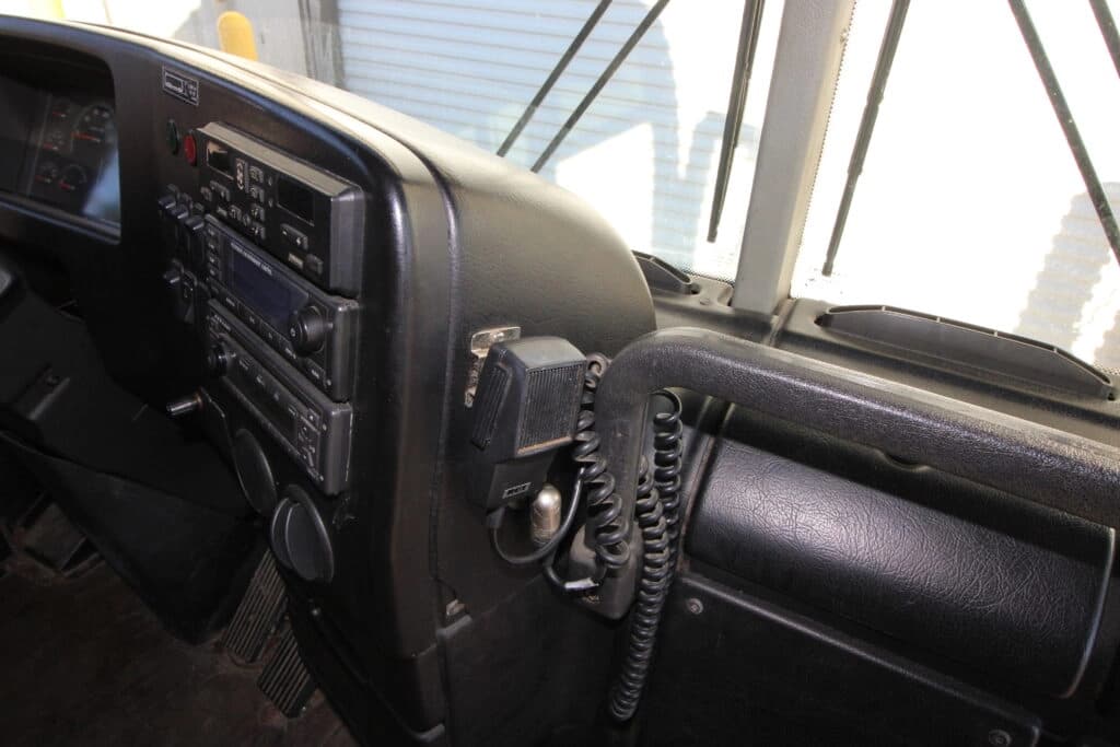 2013 Prevost X345 Coach - Image 13