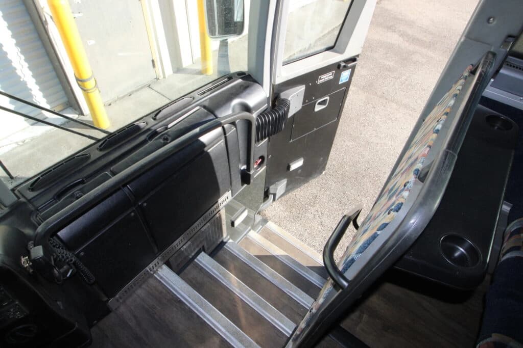 2013 Prevost X345 Coach - Image 14