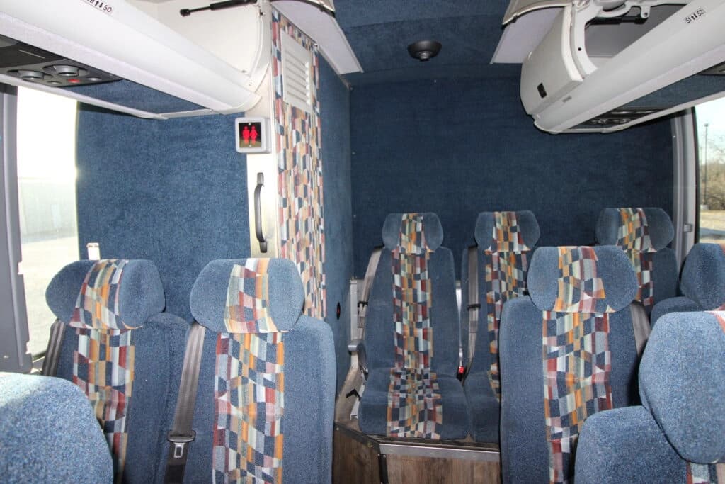 2013 Prevost X345 Coach - Image 6
