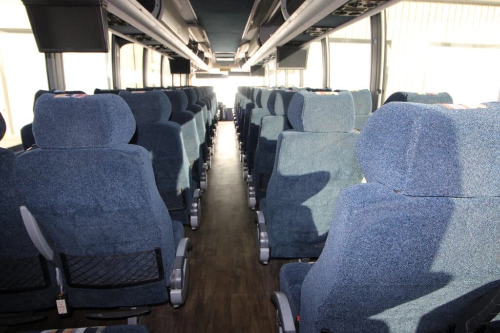 2013 Prevost X345 Coach - Image 8