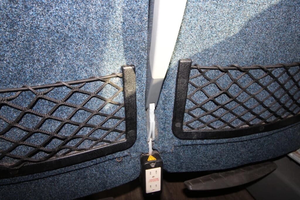 2013 Prevost X345 Coach - Image 9