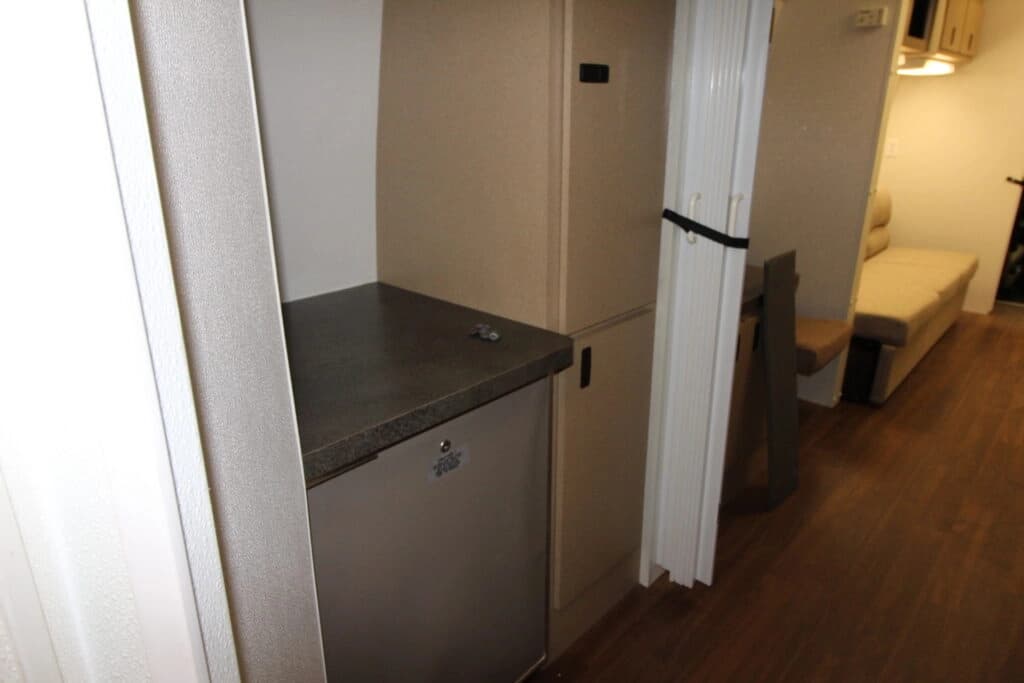 2008 Ford E-450 RV Shuttle Bus Conversion - Image 12