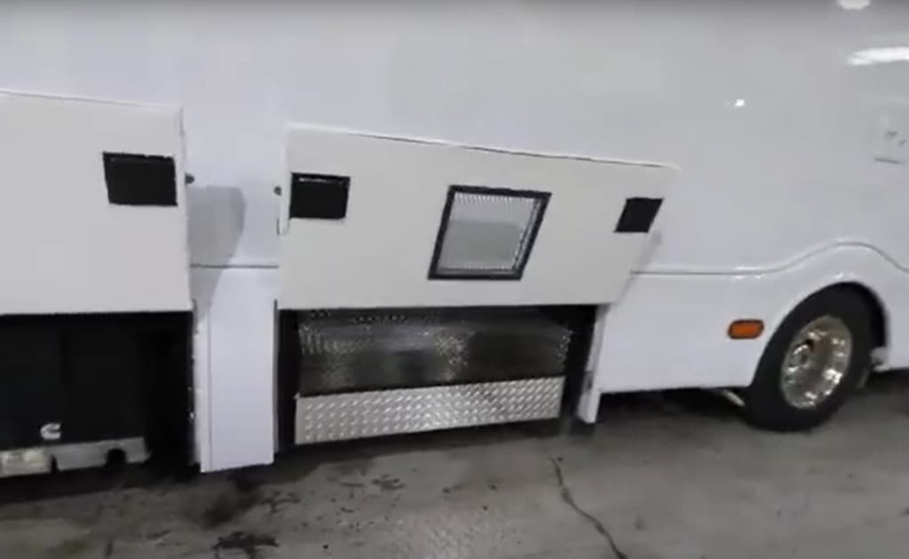 2008 Ford E-450 RV Shuttle Bus Conversion - Image 5