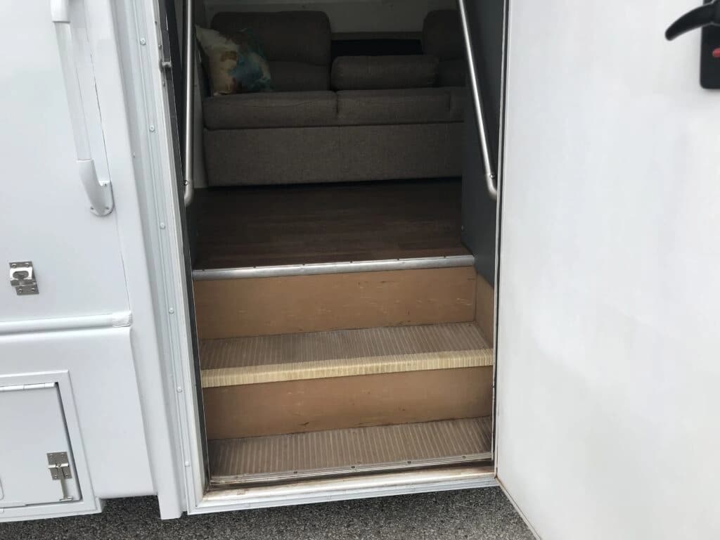 2008 Ford E-450 RV Shuttle Bus Conversion - Image 7