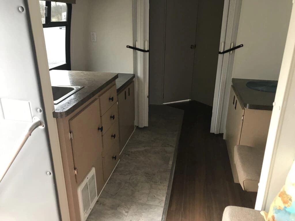 2008 Ford E-450 RV Shuttle Bus Conversion - Image 8