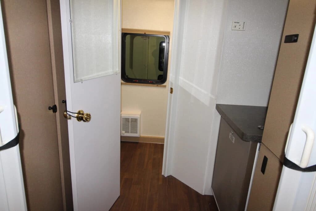 2008 Ford E-450 RV Shuttle Bus Conversion - Image 10