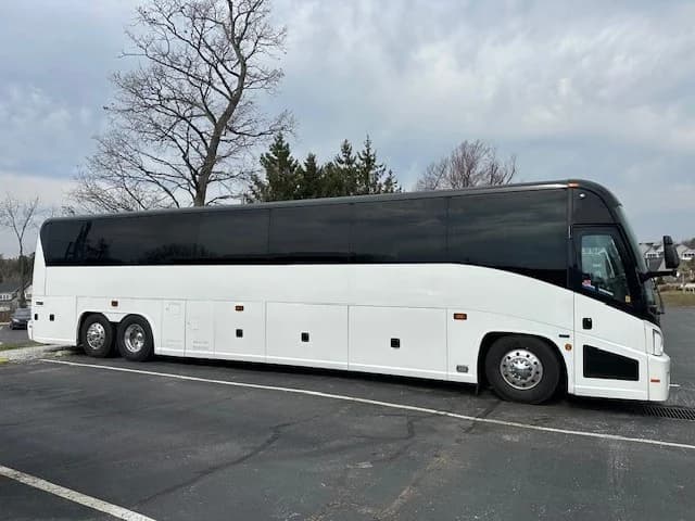 2008 MCI J4500 Repowered - Image 3