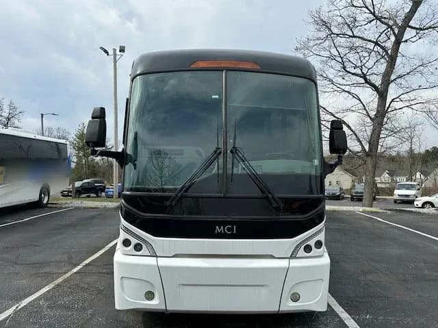 2008 MCI J4500 Repowered - Image 2