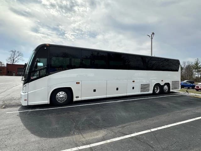 2008 MCI J4500 Repowered - Image 1