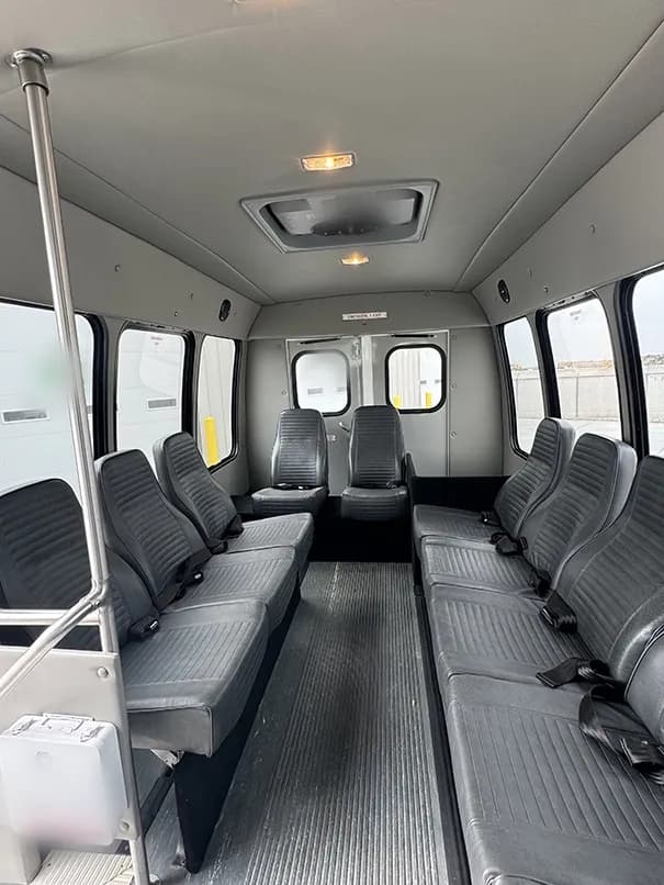 2016 Ford E350 Shuttle Bus - Image 10