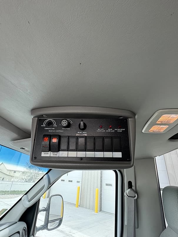 2016 Ford E350 Shuttle Bus - Image 15