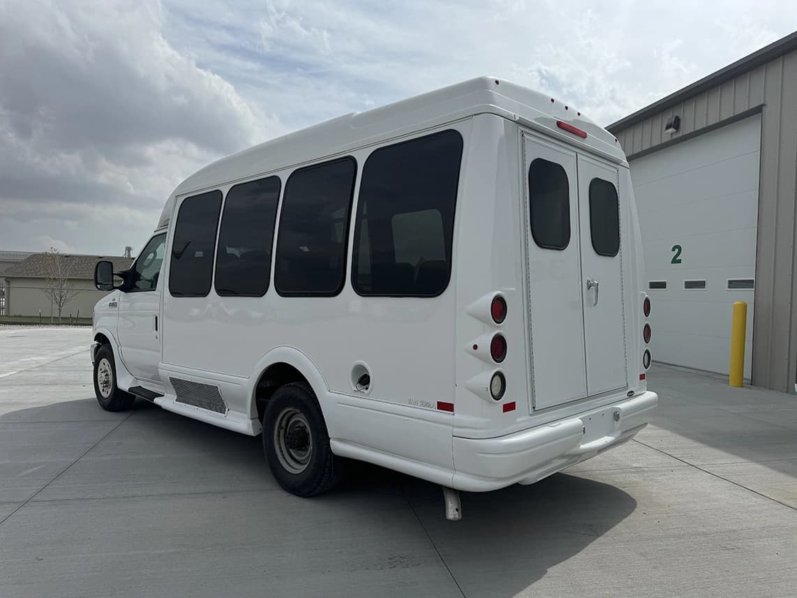 2016 Ford E350 Shuttle Bus - Image 2