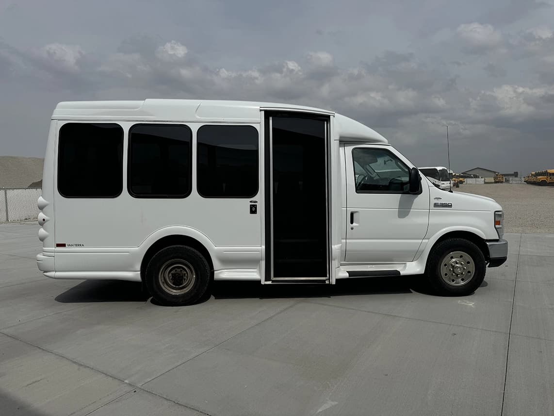 2016 Ford E350 Shuttle Bus - Image 6