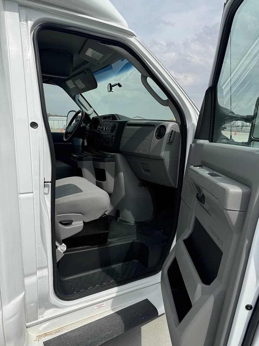 2016 Ford E350 Shuttle Bus - Image 7