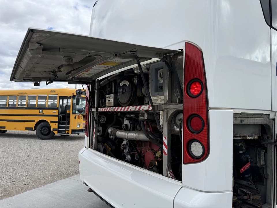 2015 MCI J4500 32 Pass Executive - Image 39
