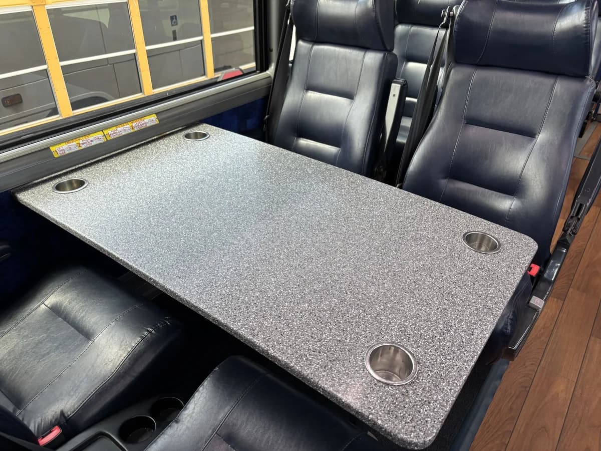 2015 MCI J4500 32 Pass Executive - Image 16
