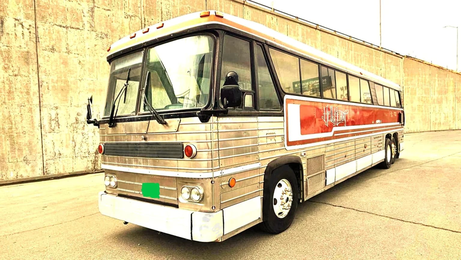 1976 MCI MC-8 Crusader - Image 1