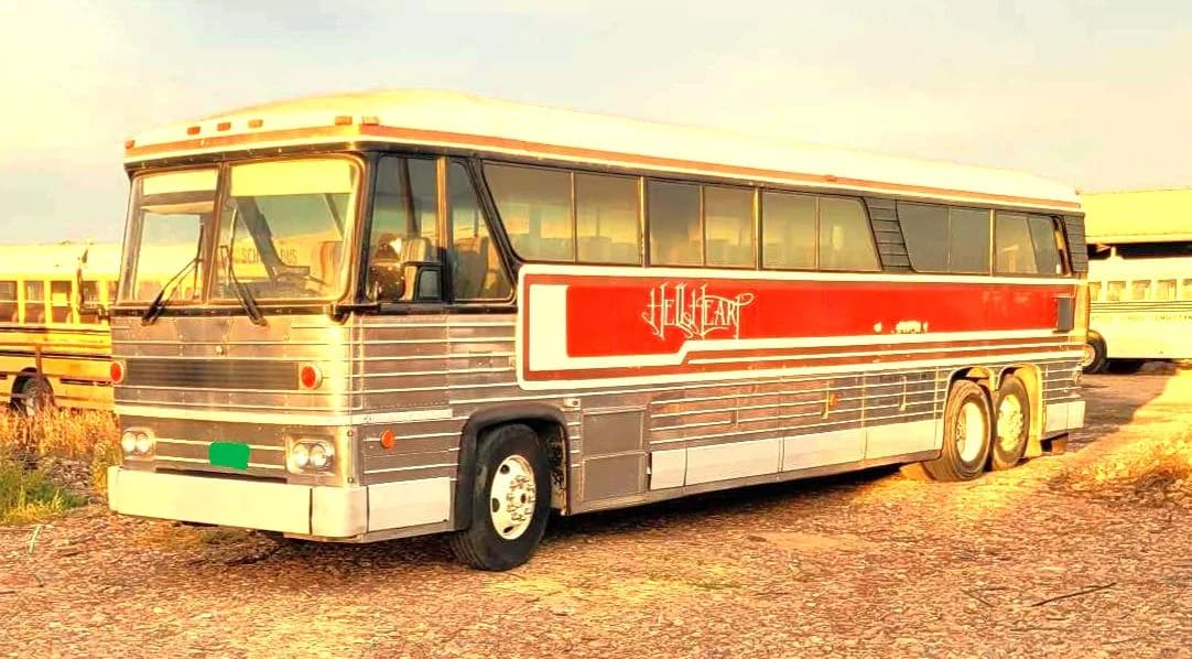 1976 MCI MC-8 Crusader - Image 2