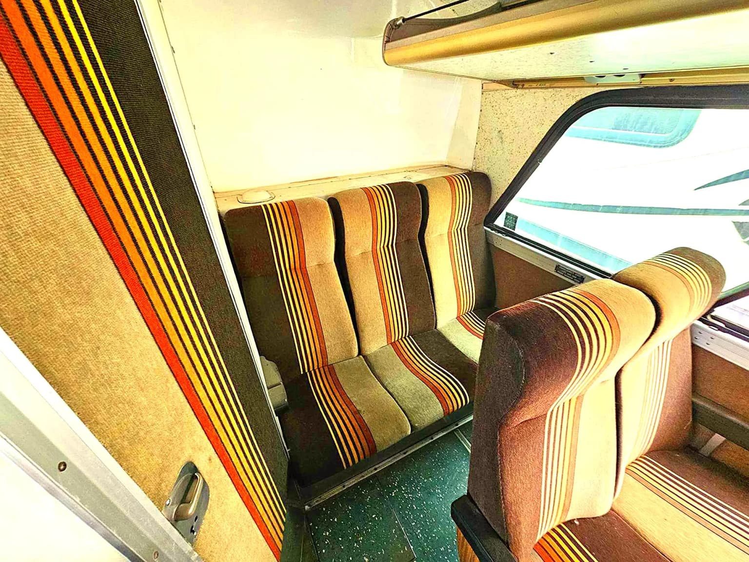 1976 MCI MC-8 Crusader - Image 3
