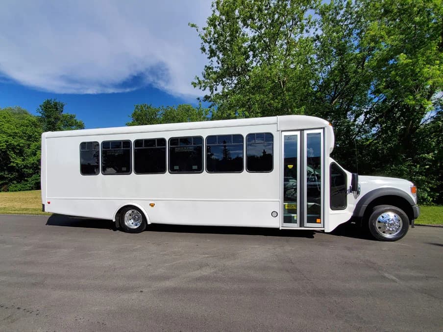 2022 StarTrans Senator II HD Shuttle Bus - Image 4