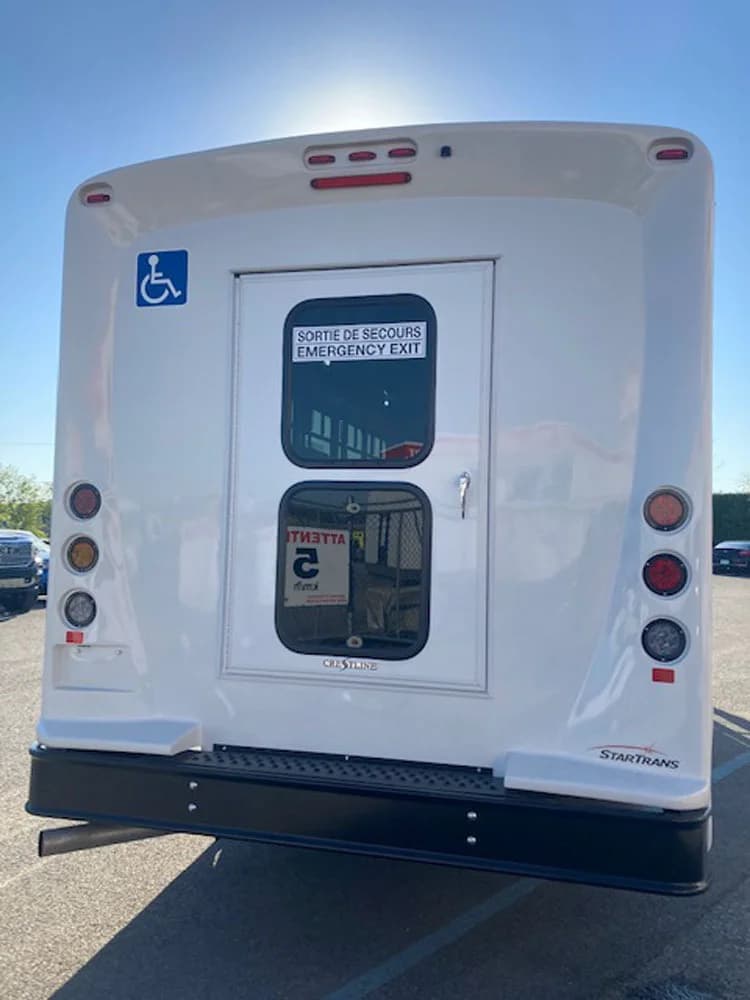 2022 StarTrans Senator II HD Shuttle Bus ADA - Image 2