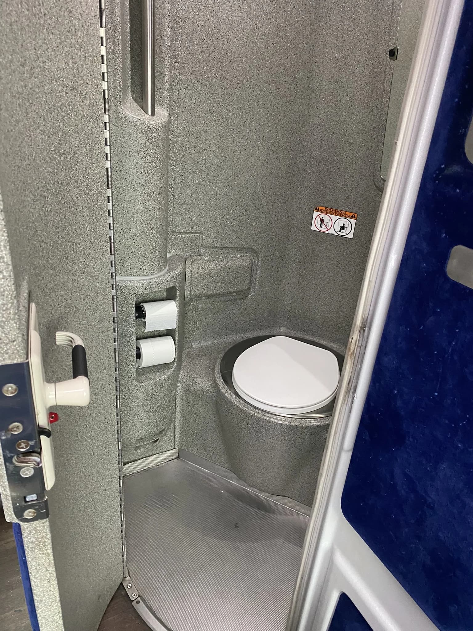 5 2017 MCI J4500 Matching Units - Image 12