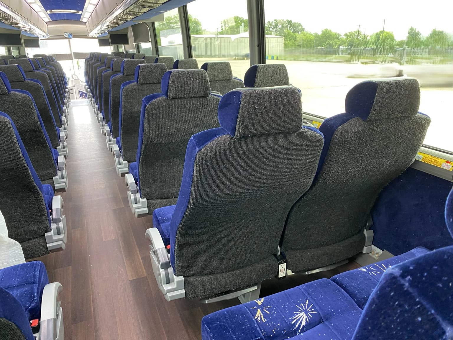 5 2017 MCI J4500 Matching Units - Image 14