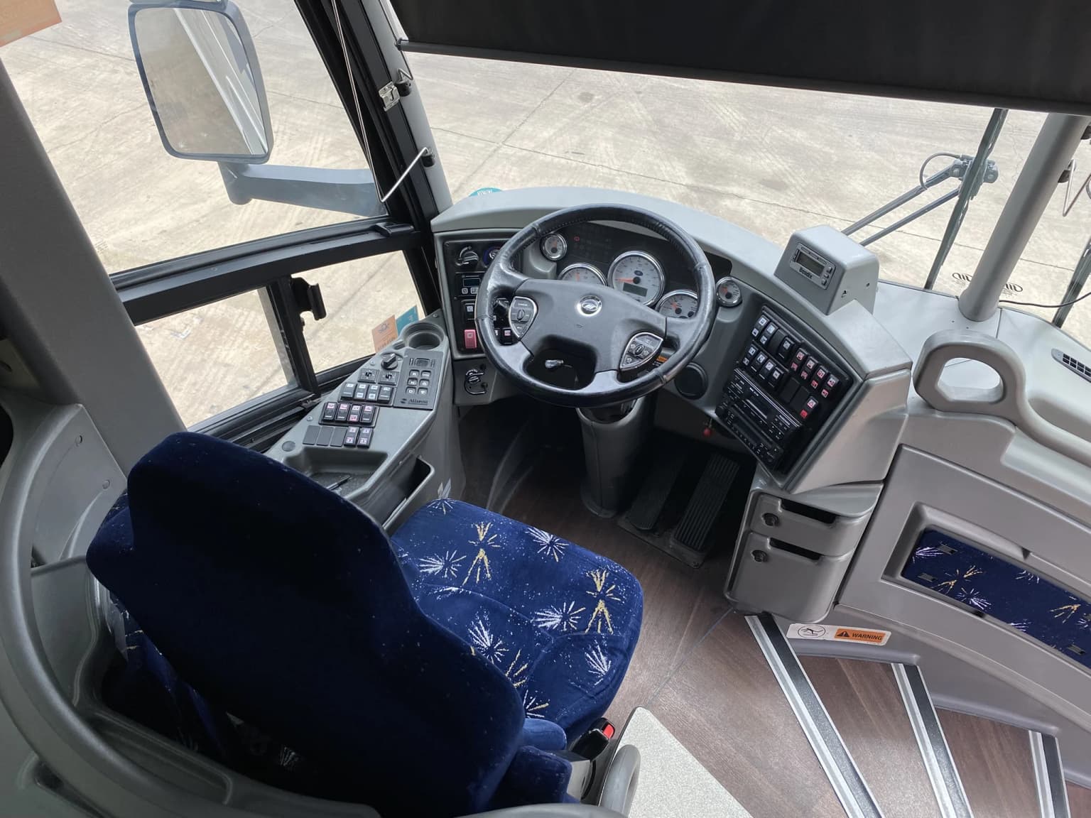 5 2017 MCI J4500 Matching Units - Image 7