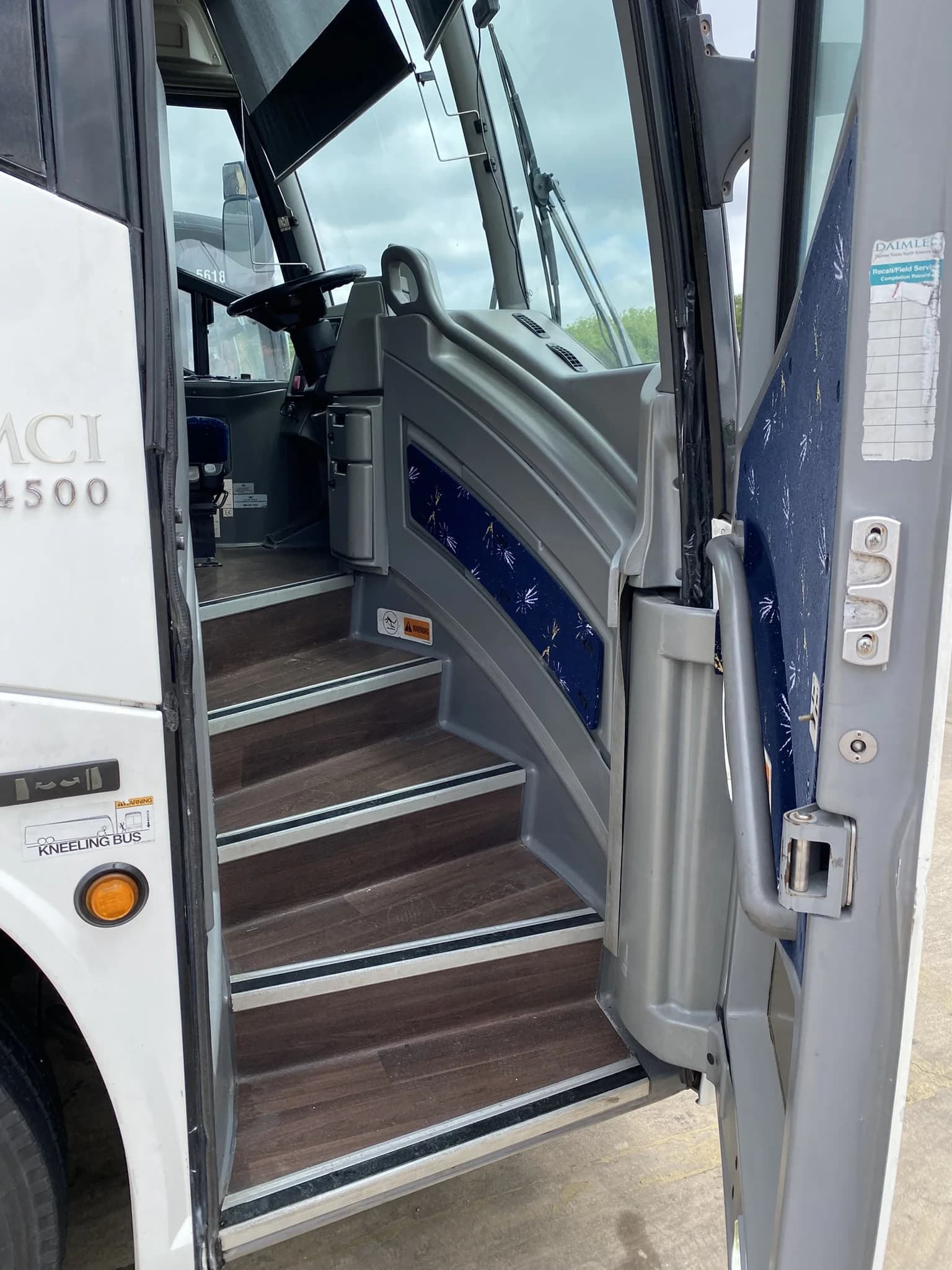 5 2017 MCI J4500 Matching Units - Image 5