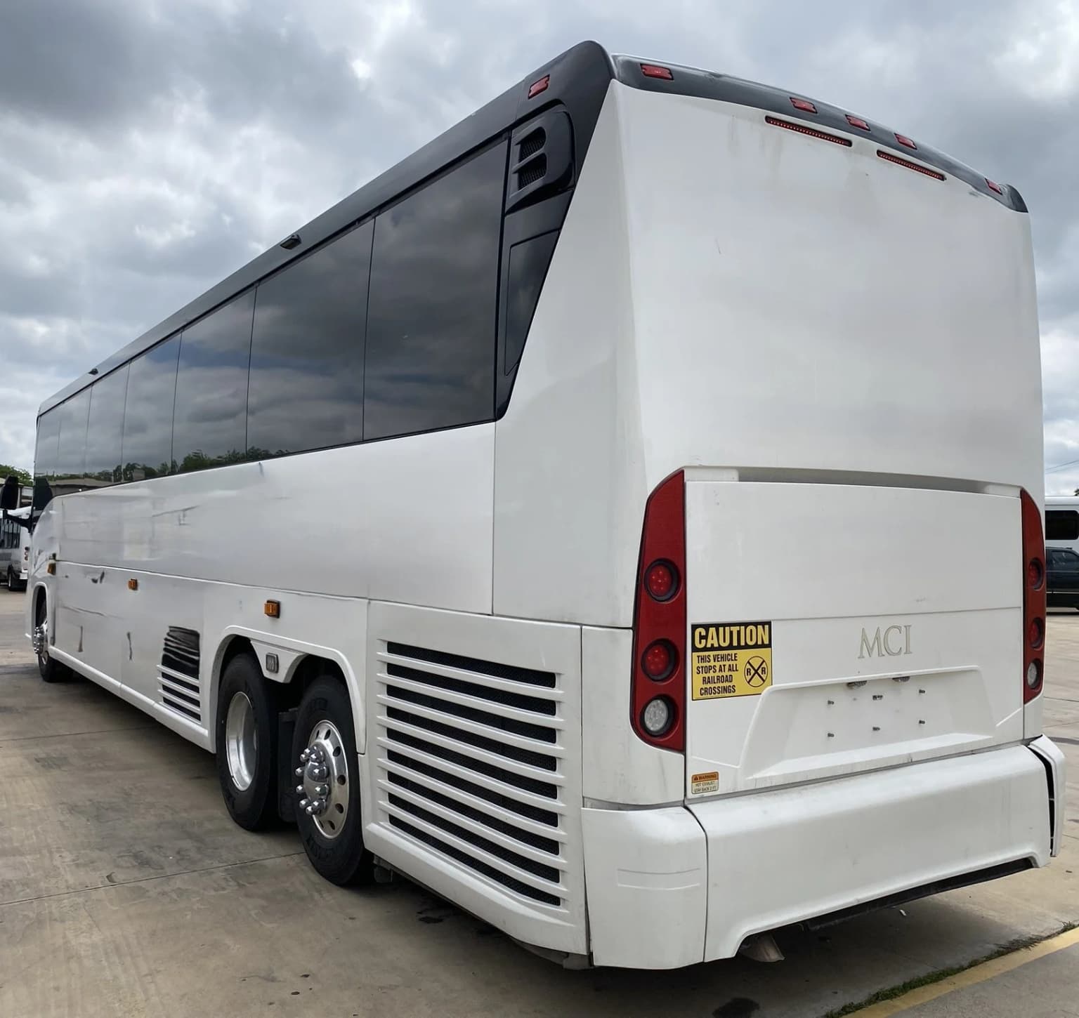 5 2017 MCI J4500 Matching Units - Image 4