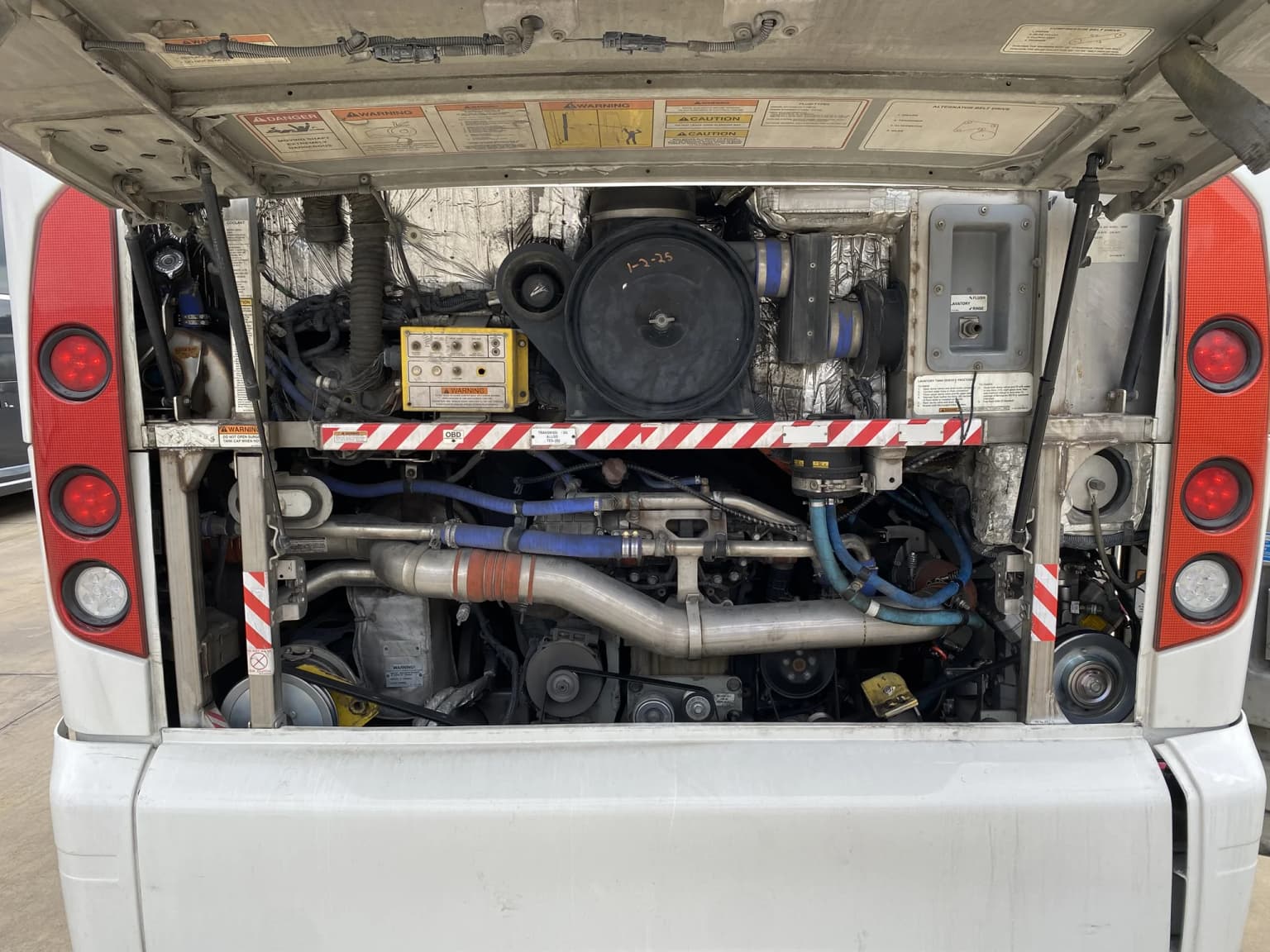 5 2017 MCI J4500 Matching Units - Image 26