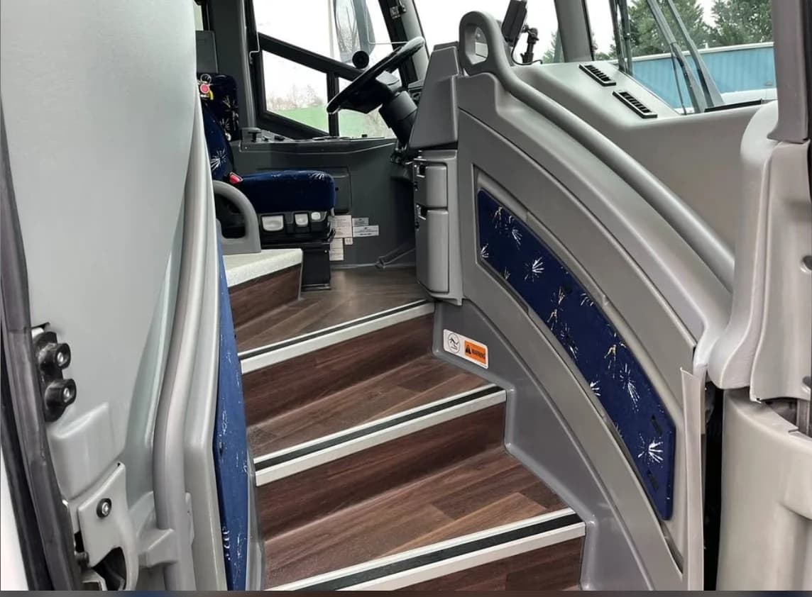 5 2017 MCI J4500 Matching Units - Image 6
