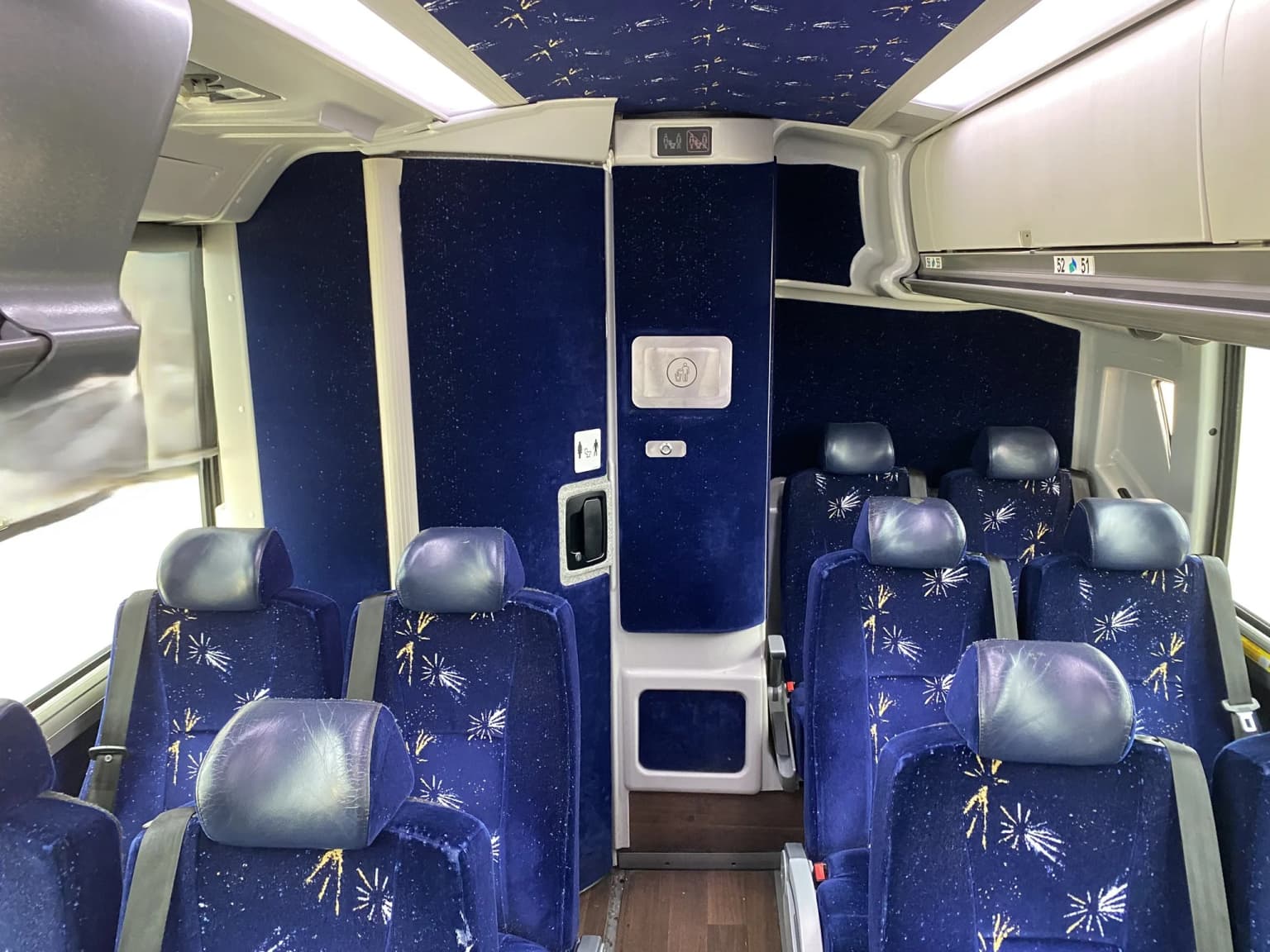 5 2017 MCI J4500 Matching Units - Image 11