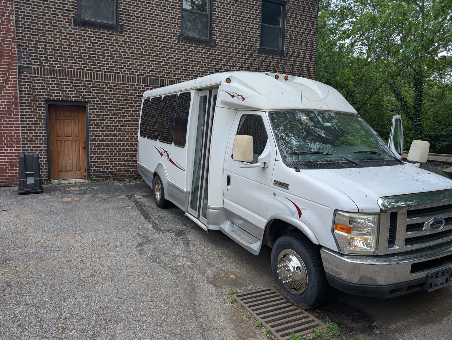 2008 E350 Ford Starcraft - Image 1