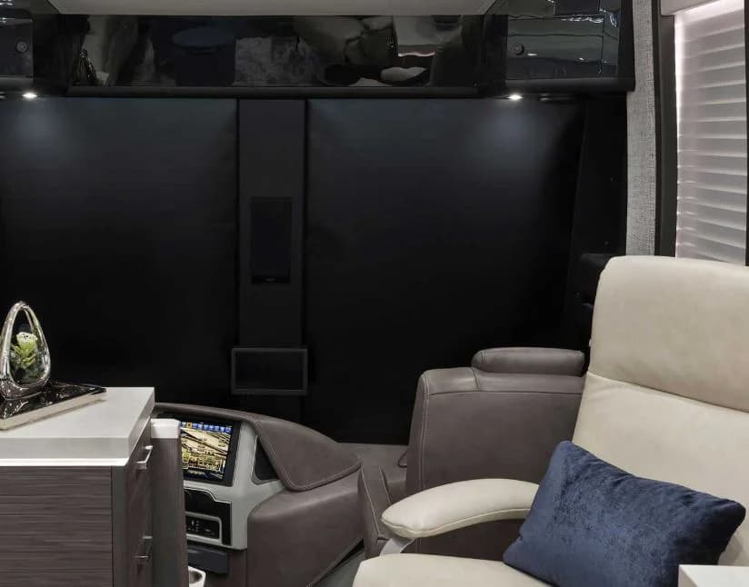 2020 Prevost Elegant Lady Motorcoach - Image 6