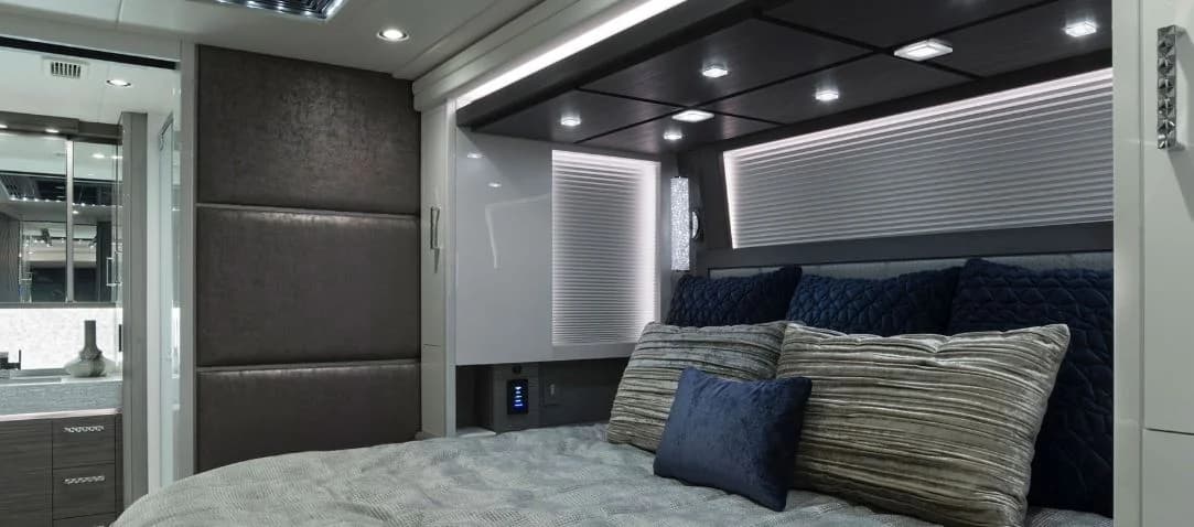 2020 Prevost Elegant Lady Motorcoach - Image 9