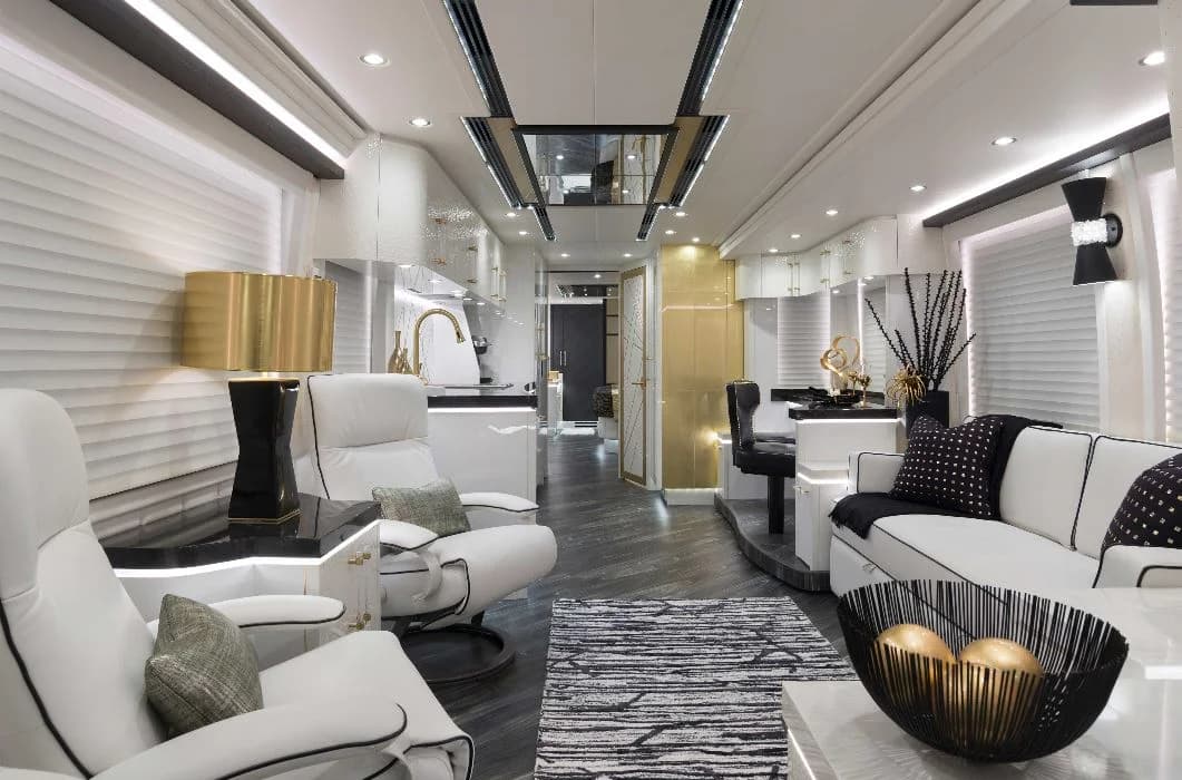 2020 Prevost Elegant Lady Motorcoach - Image 2