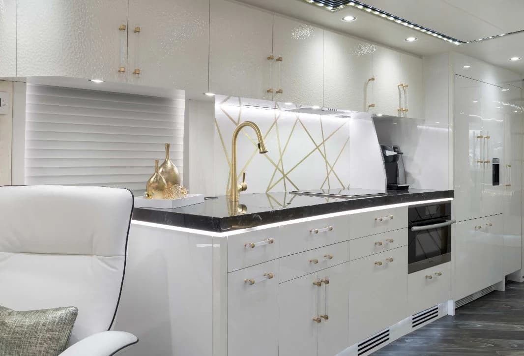 2020 Prevost Elegant Lady Motorcoach - Image 3