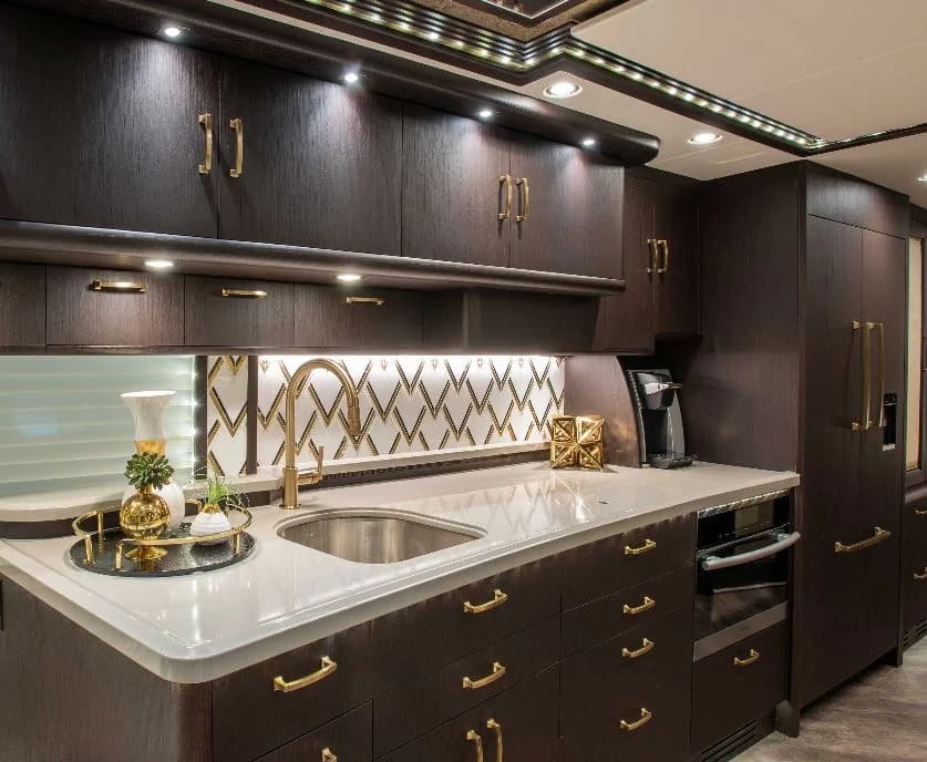 2019 Prevost H3-45 Elegant Lady Motorcoach - Image 3