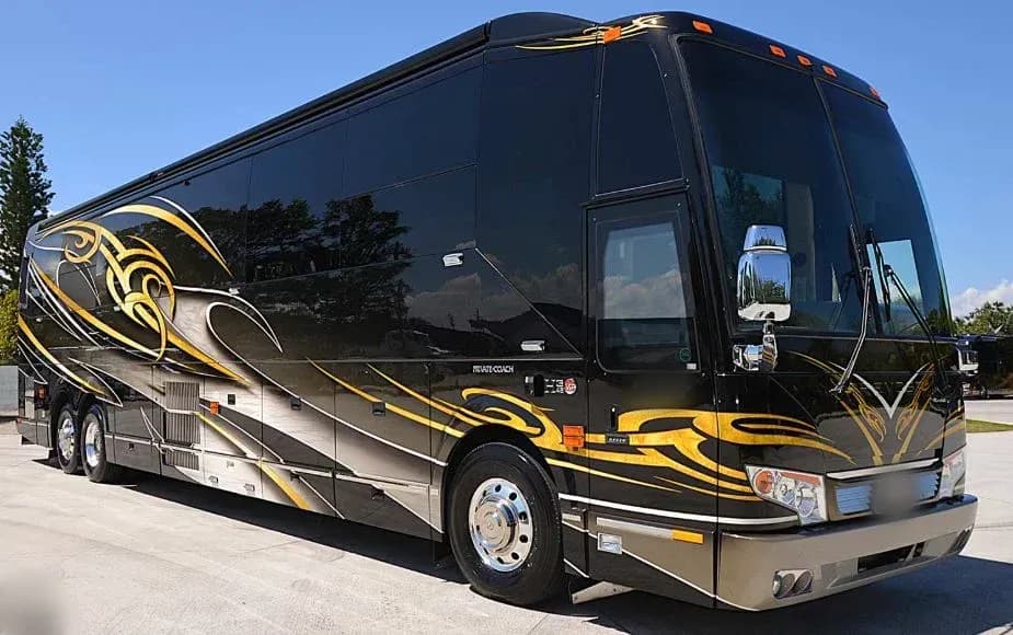 2016 Prevost H3-45 Elegant Lady - Image 1