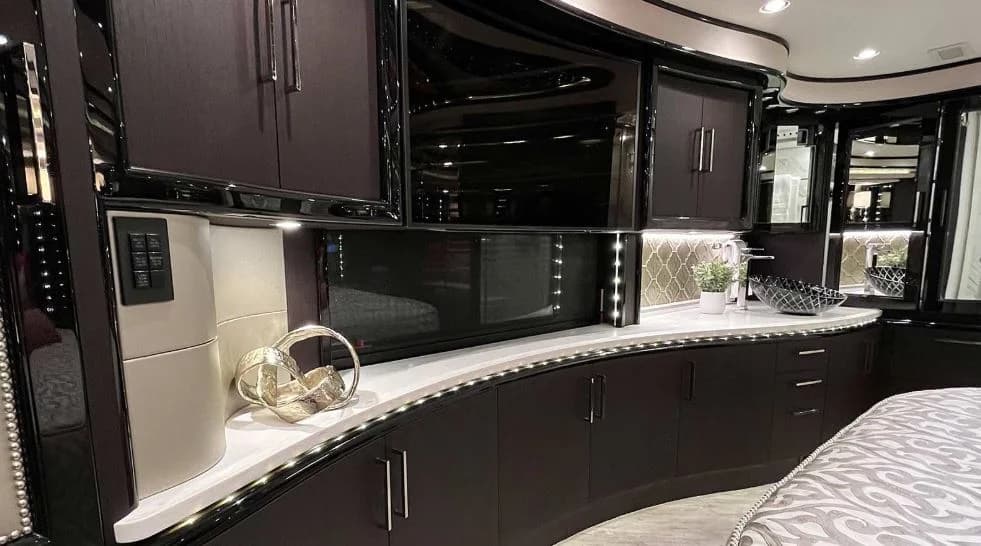 2016 Prevost H3-45 Elegant Lady - Image 10