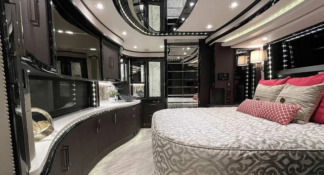 2016 Prevost H3-45 Elegant Lady - Image 9