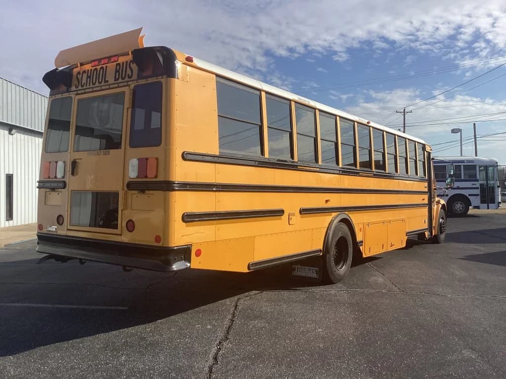 2015 Freightliner Thomas School Bus - Image 2