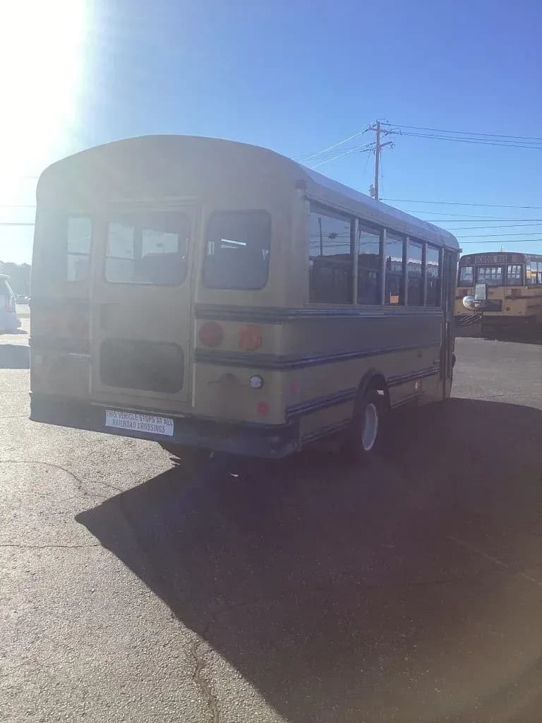 2005 Ford Thomas Non-CDL MFSAB - Image 2