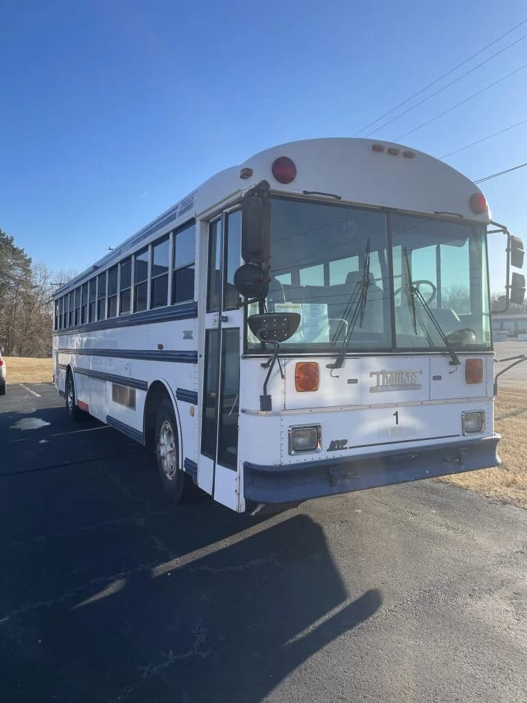 1999 Thomas Saf-T-Liner MVP Flat Nose Bus - Image 2